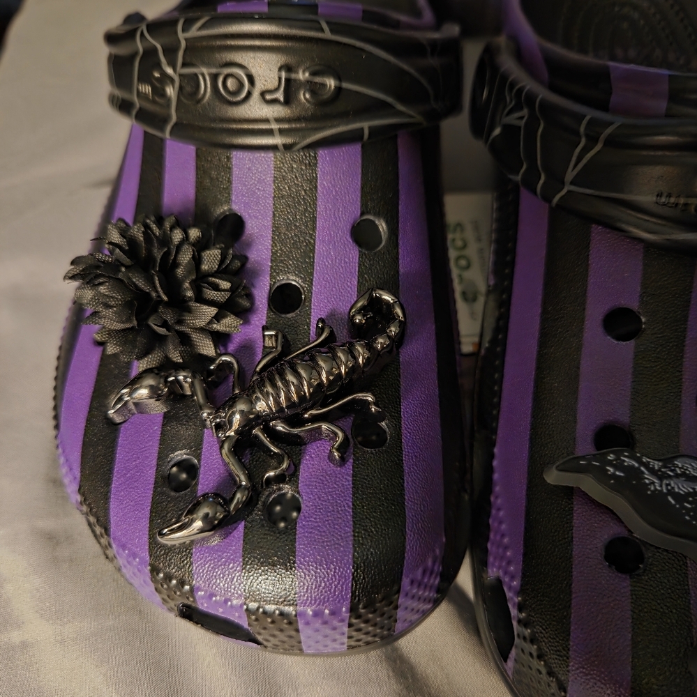 Crocs WEDNESDAY Nevermore Siza 6 NWT - Picture 10 of 11